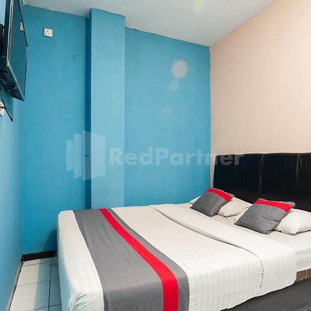 J&B Rooms Pramuka Jakarta Mitra Reddoorz Exterior photo