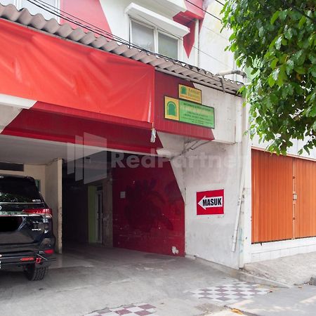 J&B Rooms Pramuka Jakarta Mitra Reddoorz Exterior photo