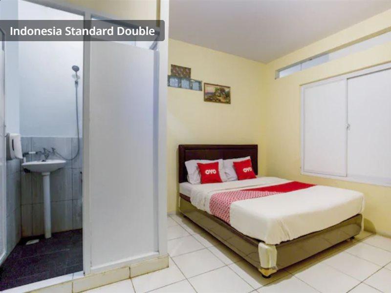 J&B Rooms Pramuka Jakarta Mitra Reddoorz Exterior photo