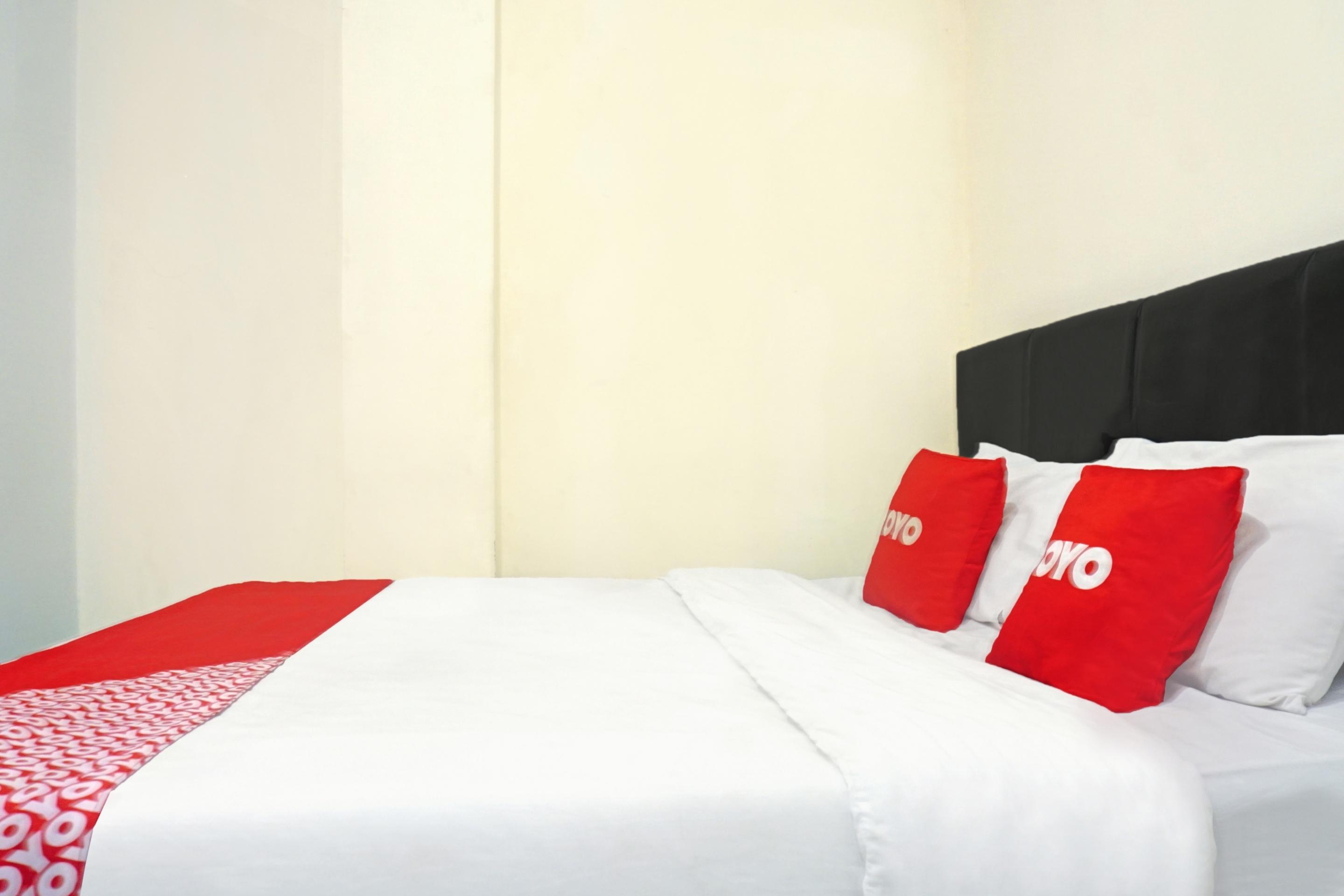 J&B Rooms Pramuka Jakarta Mitra Reddoorz Exterior photo