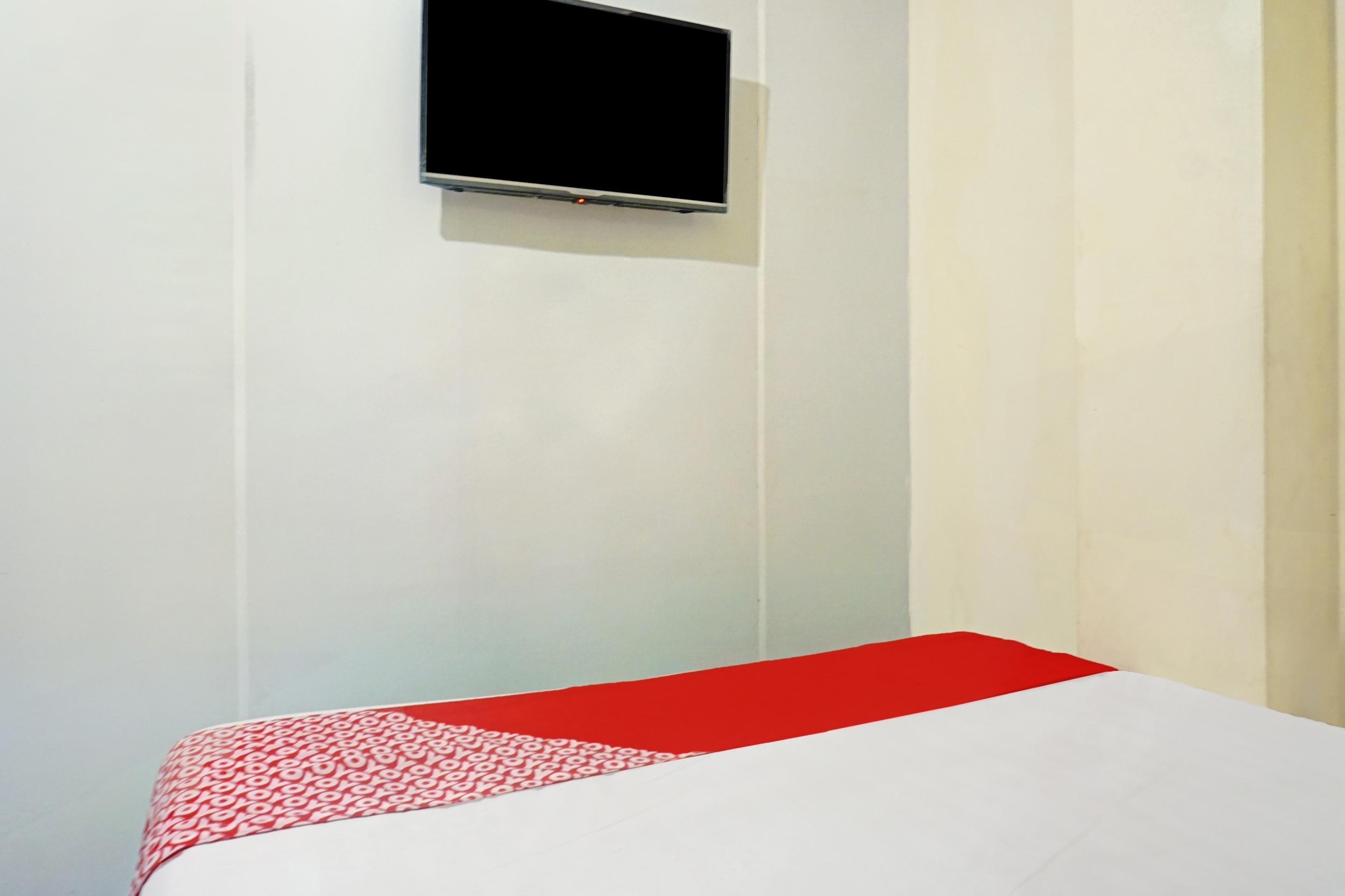 J&B Rooms Pramuka Jakarta Mitra Reddoorz Exterior photo