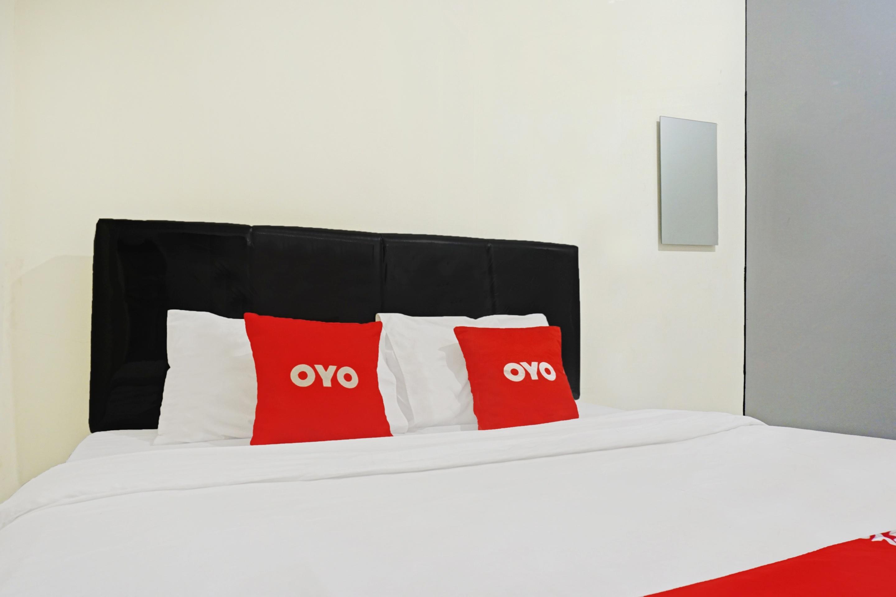 J&B Rooms Pramuka Jakarta Mitra Reddoorz Exterior photo