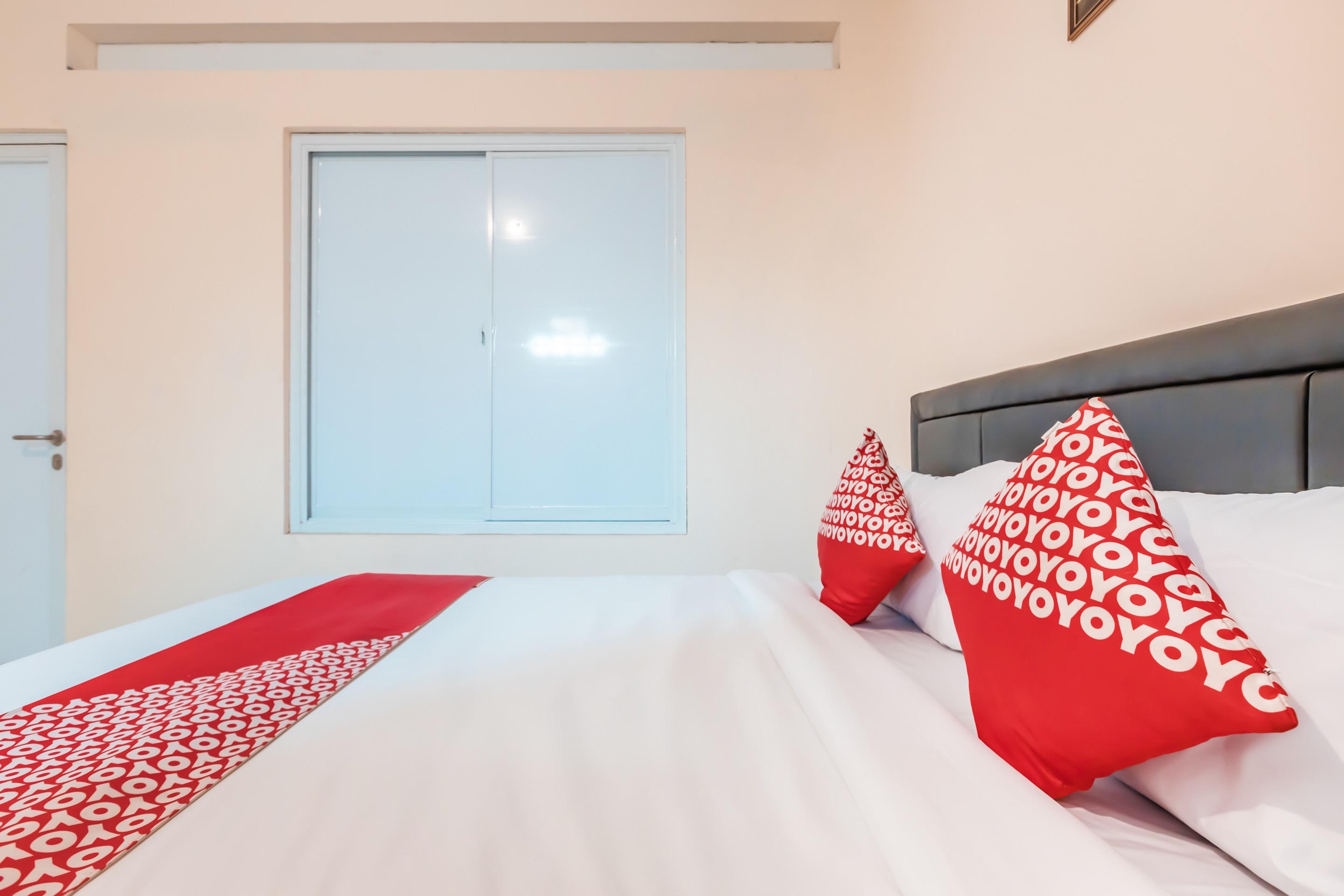 J&B Rooms Pramuka Jakarta Mitra Reddoorz Exterior photo