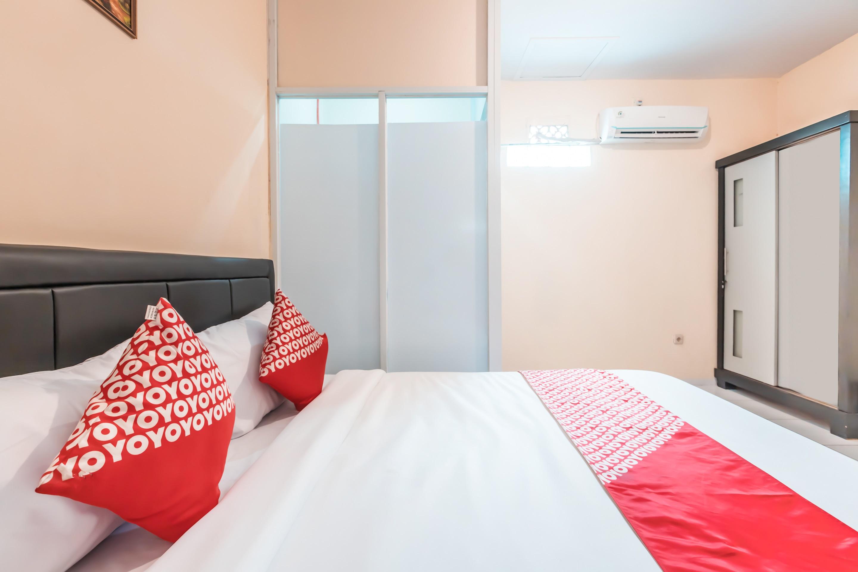 J&B Rooms Pramuka Jakarta Mitra Reddoorz Exterior photo