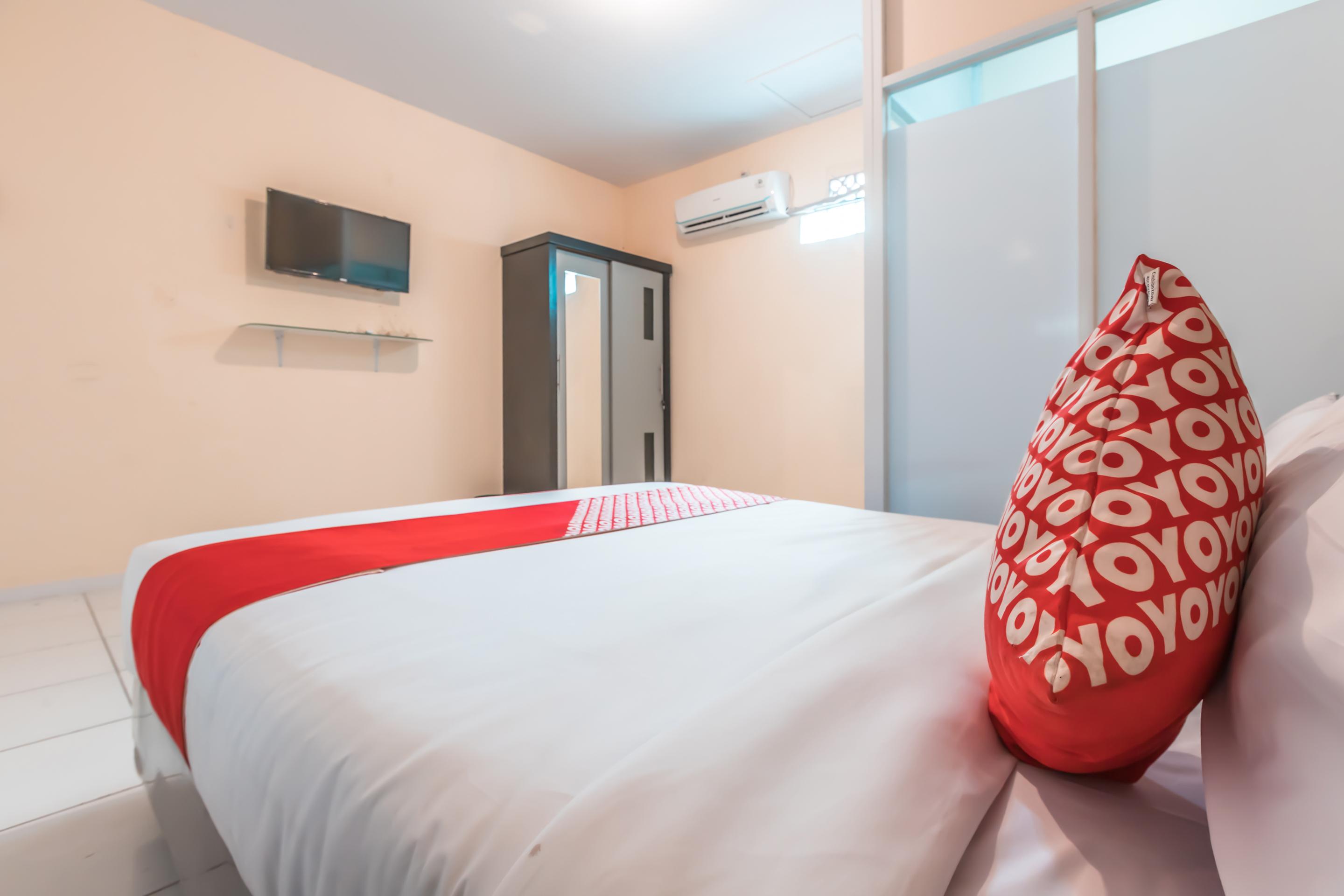 J&B Rooms Pramuka Jakarta Mitra Reddoorz Exterior photo