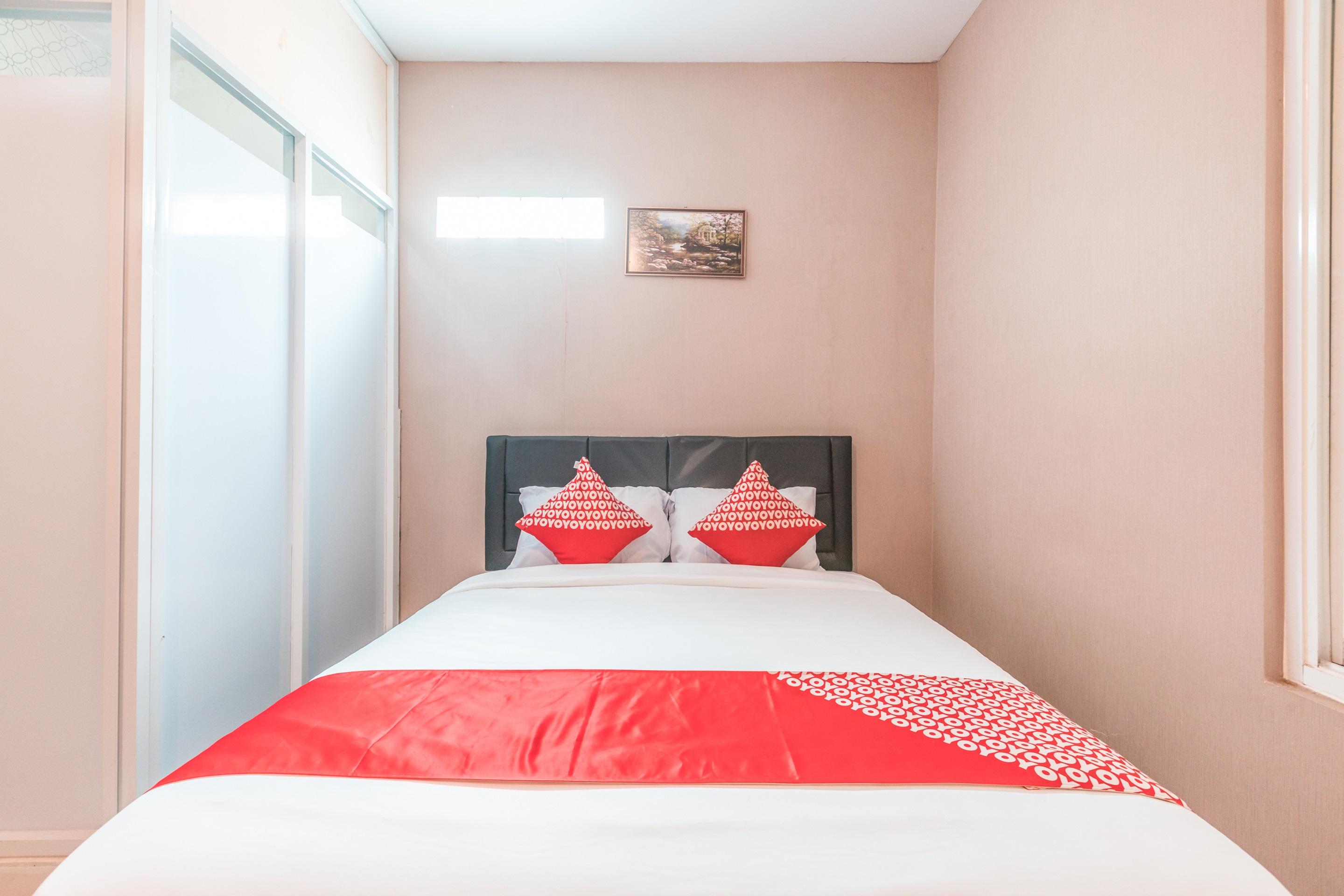 J&B Rooms Pramuka Jakarta Mitra Reddoorz Exterior photo