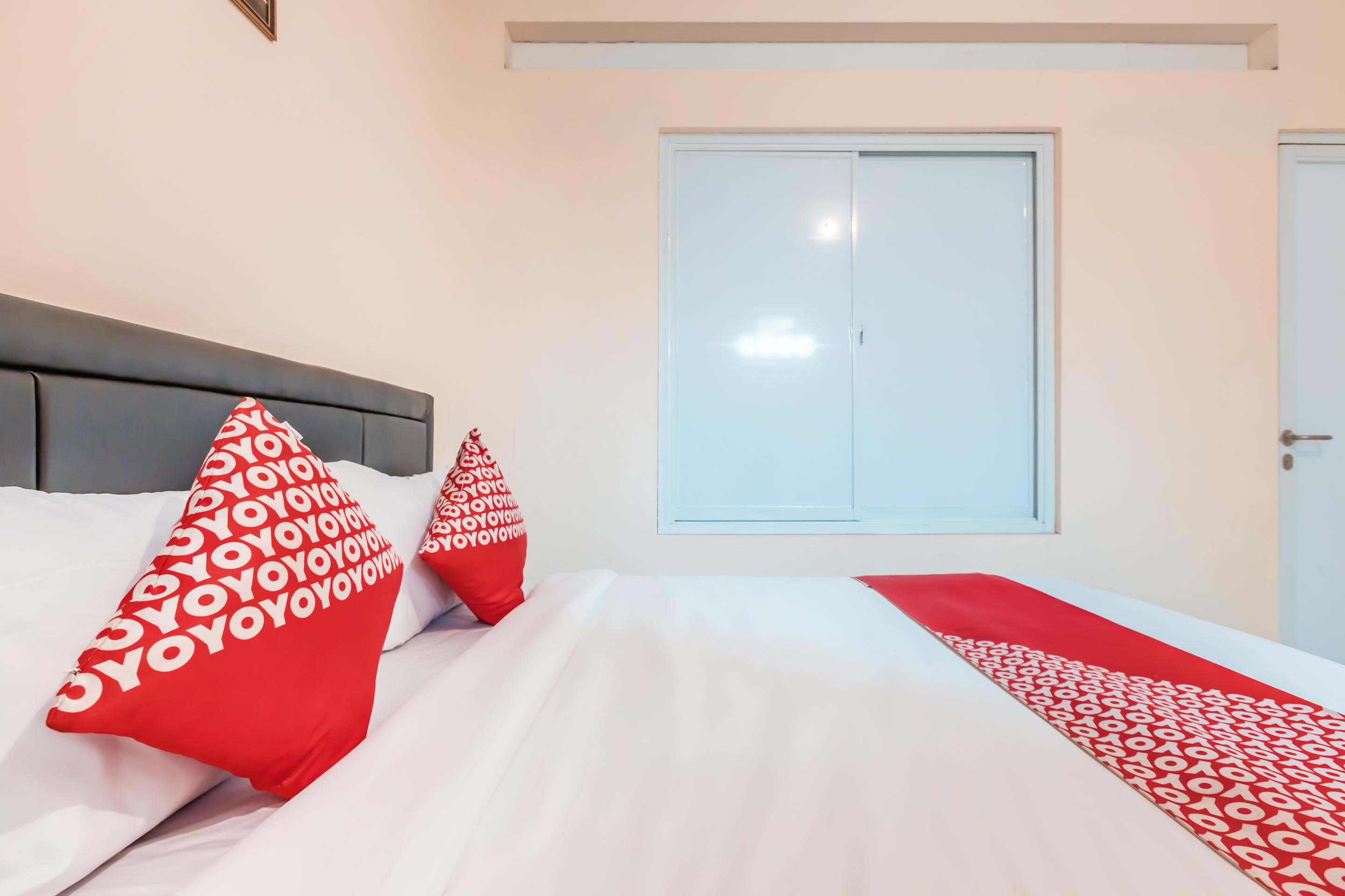 J&B Rooms Pramuka Jakarta Mitra Reddoorz Exterior photo
