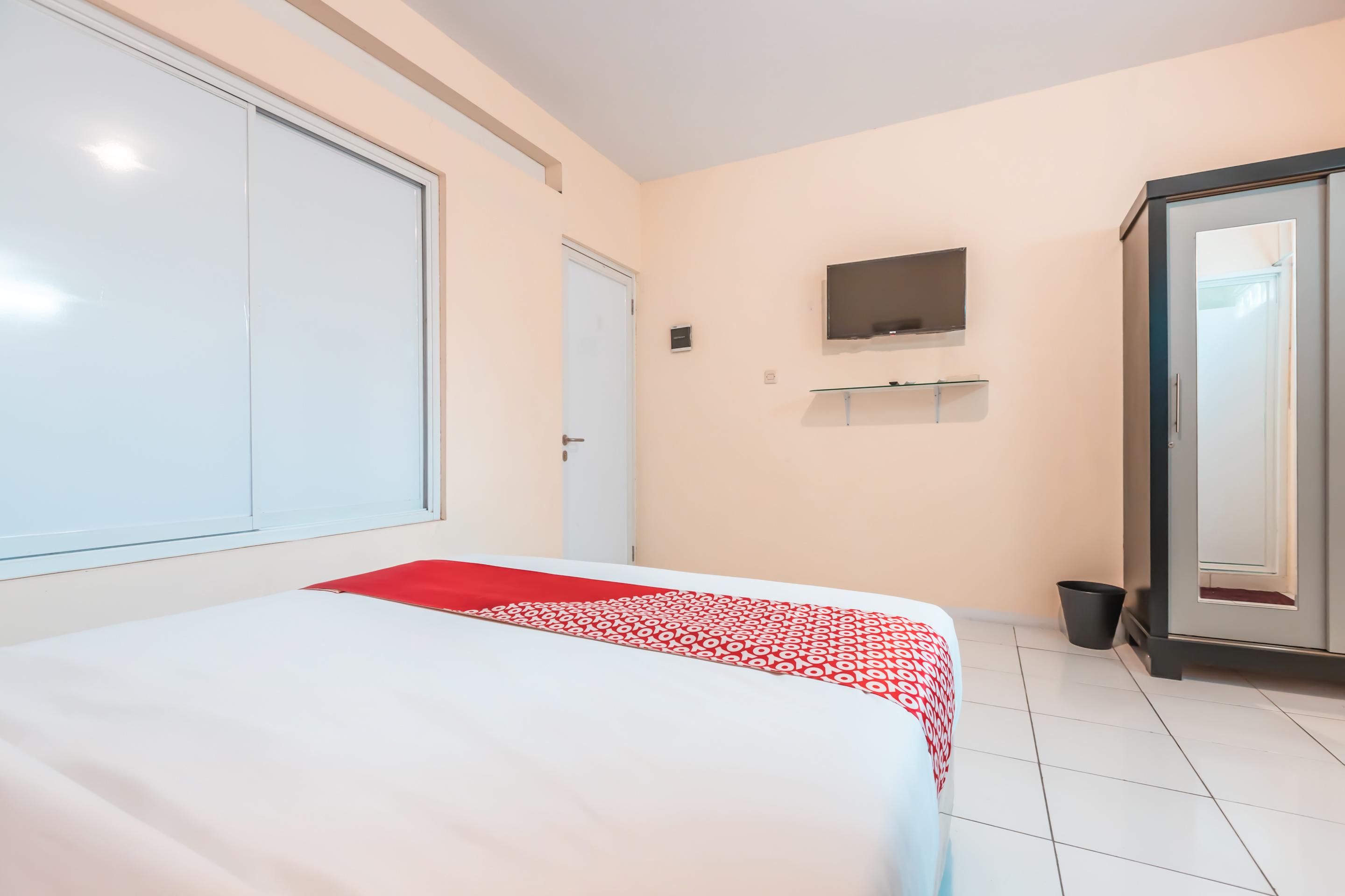 J&B Rooms Pramuka Jakarta Mitra Reddoorz Exterior photo