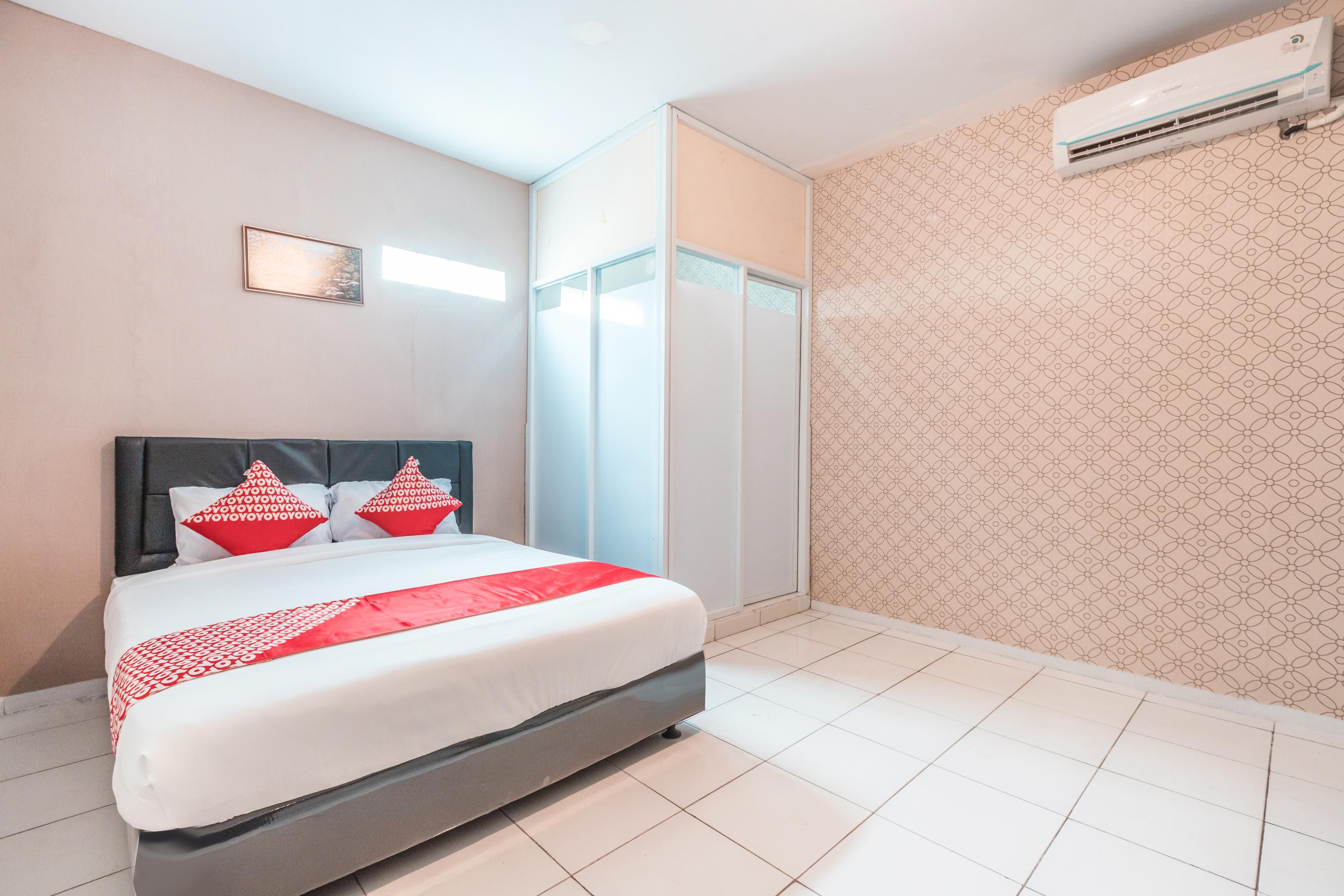 J&B Rooms Pramuka Jakarta Mitra Reddoorz Exterior photo