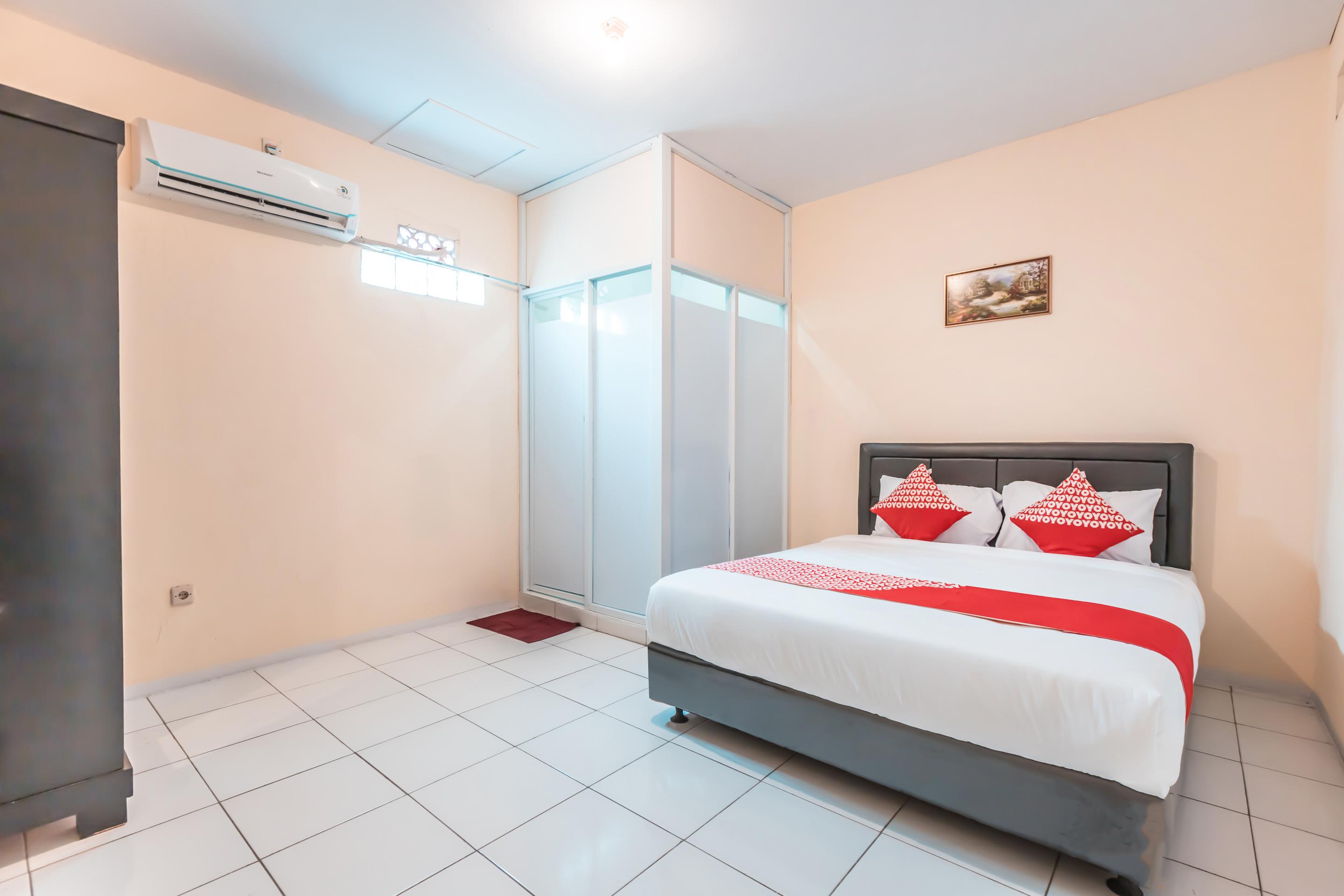 J&B Rooms Pramuka Jakarta Mitra Reddoorz Exterior photo
