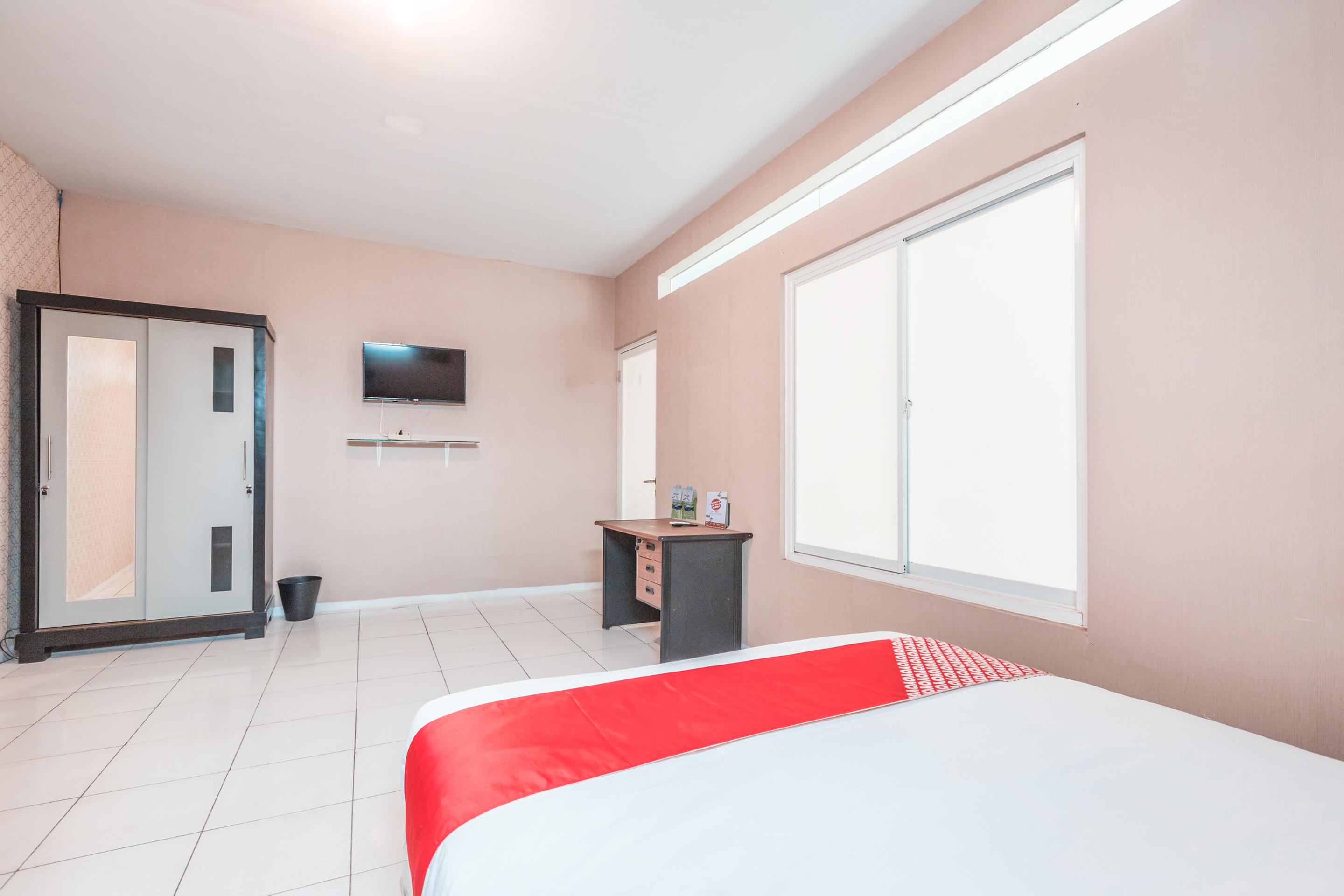 J&B Rooms Pramuka Jakarta Mitra Reddoorz Exterior photo