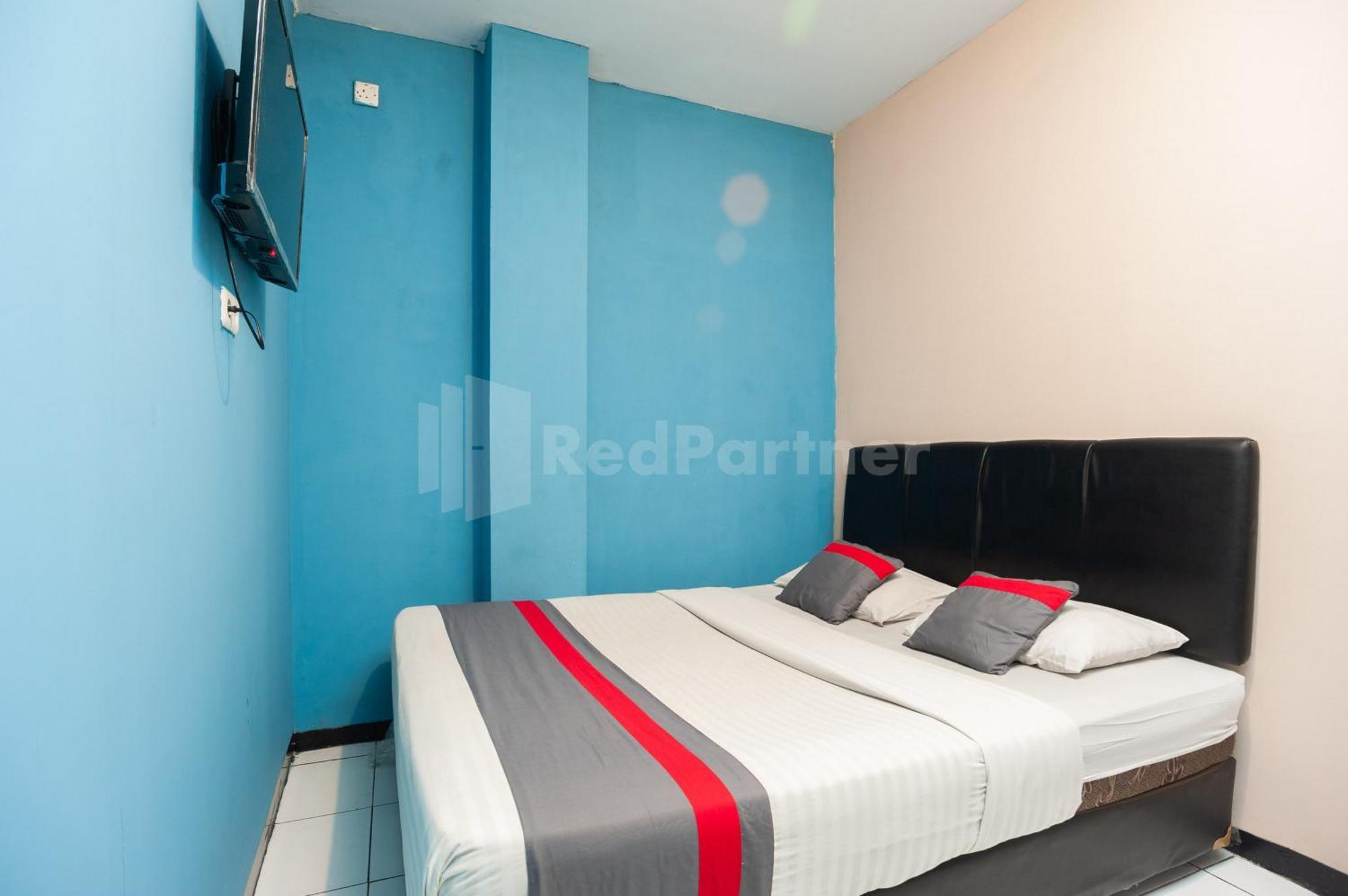 J&B Rooms Pramuka Jakarta Mitra Reddoorz Exterior photo