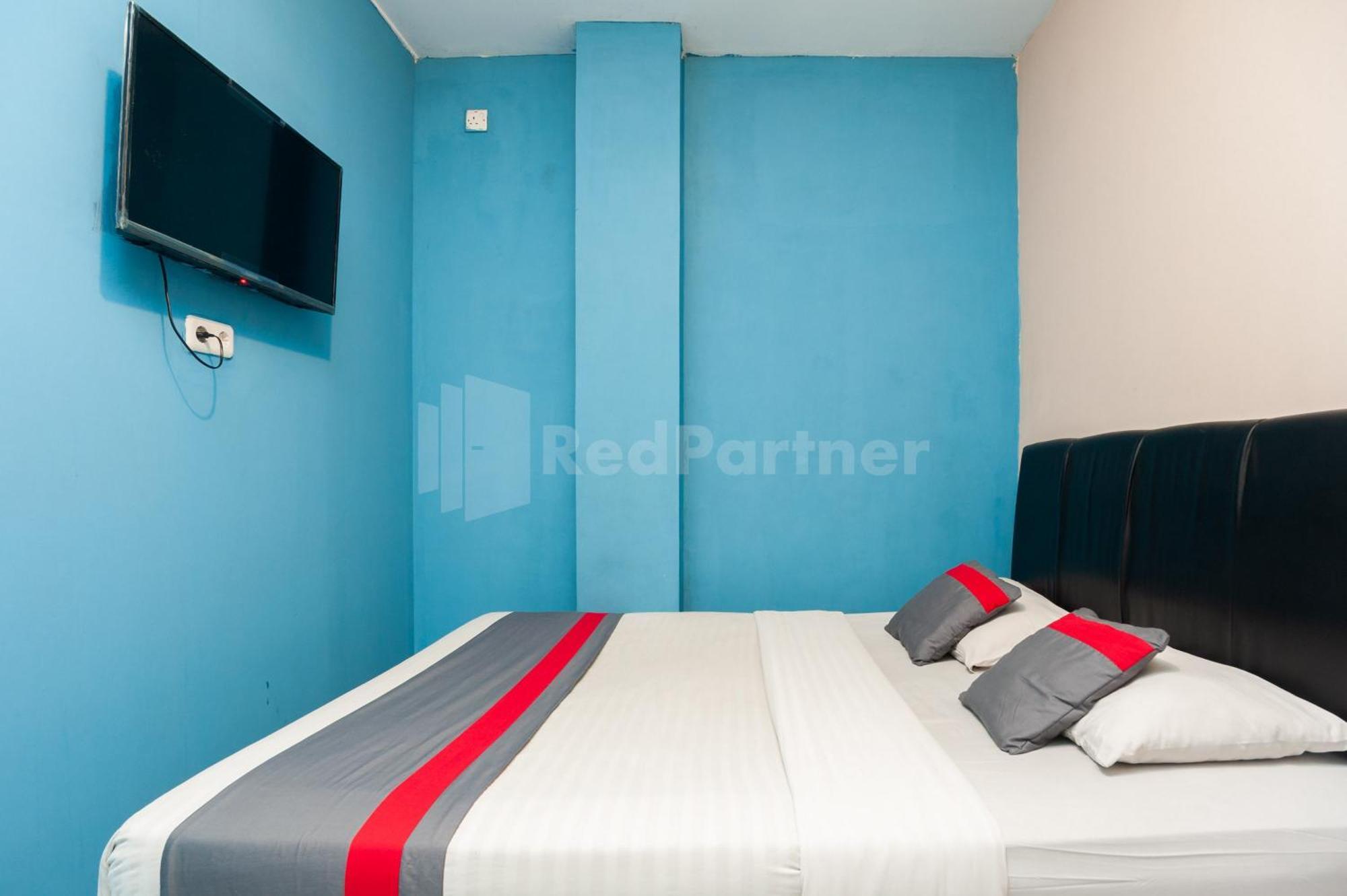 J&B Rooms Pramuka Jakarta Mitra Reddoorz Exterior photo