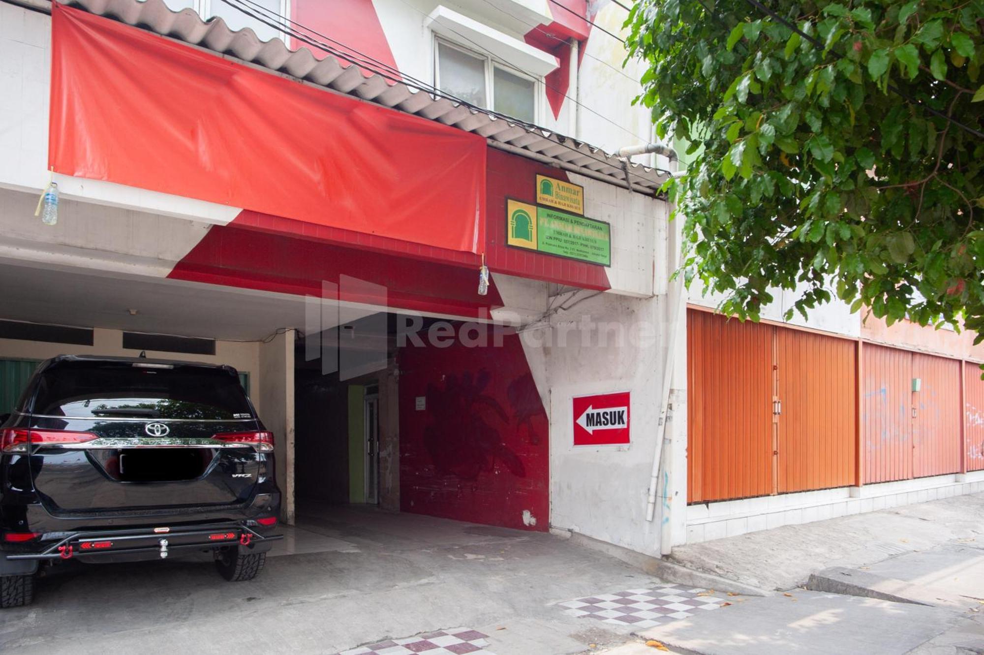 J&B Rooms Pramuka Jakarta Mitra Reddoorz Exterior photo